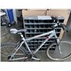 Image 4 : GREY GIANT BIKE