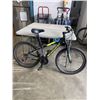 Image 1 : BLACK SCHWINN BIKE