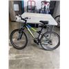 Image 4 : BLACK SCHWINN BIKE