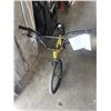 Image 2 : YELLOW BMX BIKE