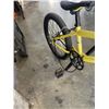 Image 4 : YELLOW BMX BIKE