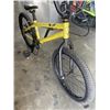 Image 5 : YELLOW BMX BIKE
