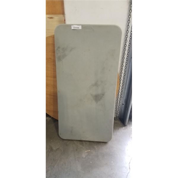 4FT PLASTIC FOLDING TABLE