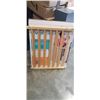 Image 3 : EVENFLO TOP OF STAIRS BABY GATE