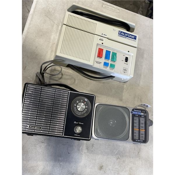 2 VINTAGE RADIOS AND A CALIFONE CARDMASTER MAGNETIC CARD READER