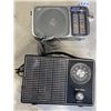 Image 4 : 2 VINTAGE RADIOS AND A CALIFONE CARDMASTER MAGNETIC CARD READER