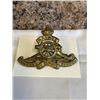 Image 2 : ROYAL ARTILLERY UNIQUE QUO FAS GT GLORIA DUCUNT CAP BADGE