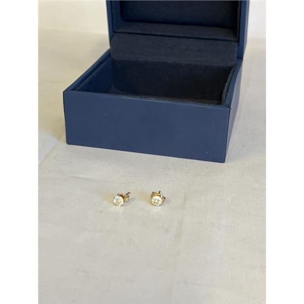 PAIR OF 14K GOLD STUD EARRINGS