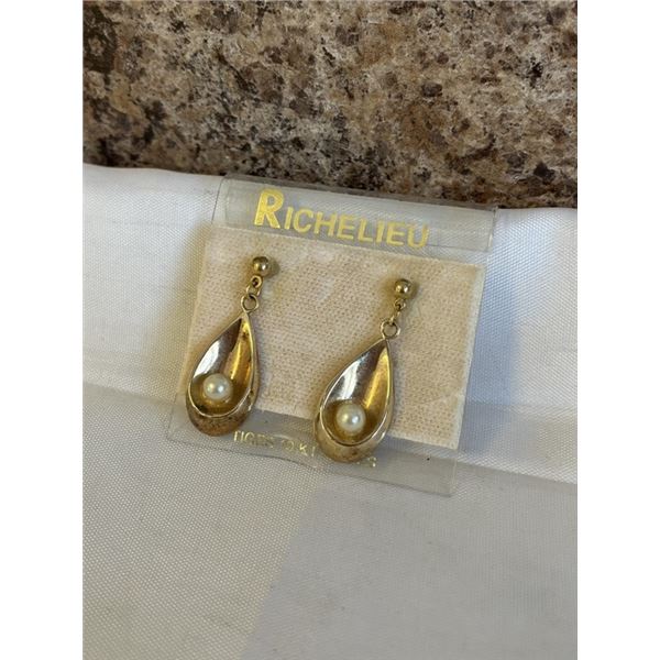 PAIR OF RICHELIEU GOLD W/ PEARLS DANGLE EARRINGS 10K GOLD WIRES