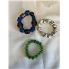Image 2 : 3 HEAVY GLASS BEADS BRACELETS AND 6 GLASS PENDANTS