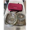 Image 1 : ASSORTED ANCHOR HOCKING AND PYREX BAKING DISHES