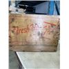 Image 2 : 2 VINTAGE SODA CRATES - CANADA DRY AND 7UP