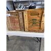 Image 3 : 2 VINTAGE SODA CRATES - CANADA DRY AND 7UP
