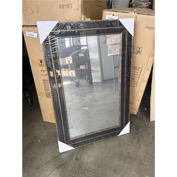 BRAND NEW 2FT x 3FT DECORATIVE WALL MIRROR IN BOX