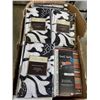 Image 4 : 3 BOXES OF NEW PILLOW CASES