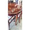 Image 4 : MAHOGANY QUEEN ANNE TABLE WITH EXTENSION LEAF AND 6 CHAIRS