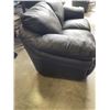 Image 2 : BLACK LEATHER LOVE SEAT