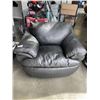 Image 1 : BLACK LEATHER CHAIR