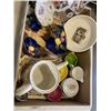 Image 3 : TRAY OF ANTIQUE COLLECTIBLES AND CHINA