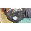 Image 2 : COMFORTMATE FLOOR FAN