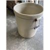 Image 3 : NO 10 MEDALTA CROCK