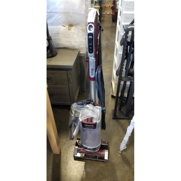 SHARK STRATOS UPRIGHT BAGLESS VACUUM - TESTED WORKING, RETAIL $549