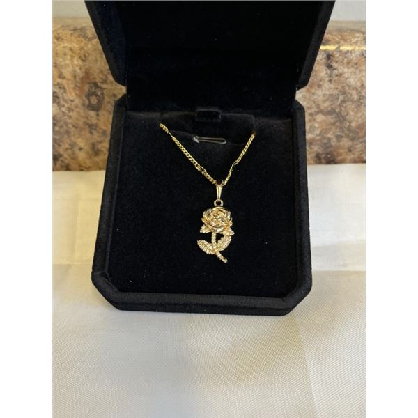 NEW 18K GOLD PLATED 28.0MM ROSE NECKLACE, CHAIN 21" LONG