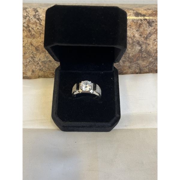 NEW PLATINUM PLATED 2.0CT SIMULATED DIAMOND (CZ) MANS RING, RESIZEABLE