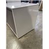 Image 3 : WHITE MODERN 3 DRAWER DRESSER