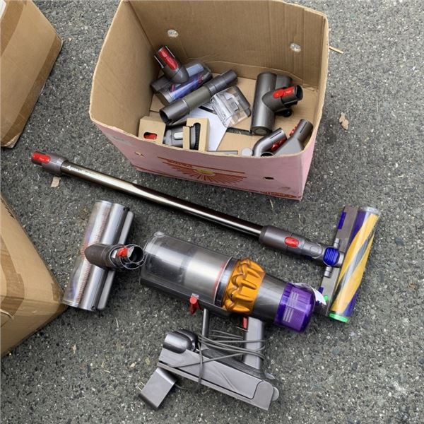 DYSON V15 DETECT CORDLESS VACUUM WORKING WITH ATTACHMENTS RETAIL $1,000