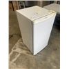 Image 2 : DANBY WHITE BAR FIRDGE
