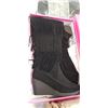Image 3 : 5 NEW PAIRS OF LADIES BOOTS, ASSORTED SIZE