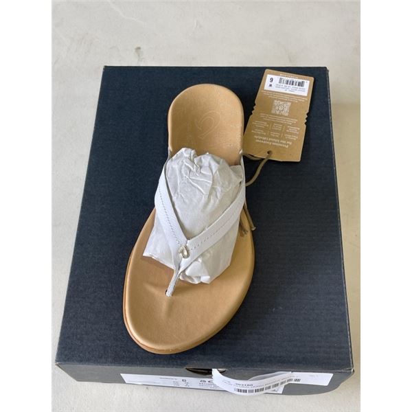 NEW OLUKAI HONU BRIGHT WHITE / GOLDEN SAND SIZE WOMENS 6
