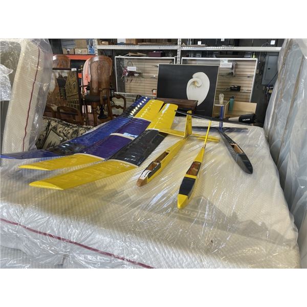 3 SALTALITE GLIDER PLANES
