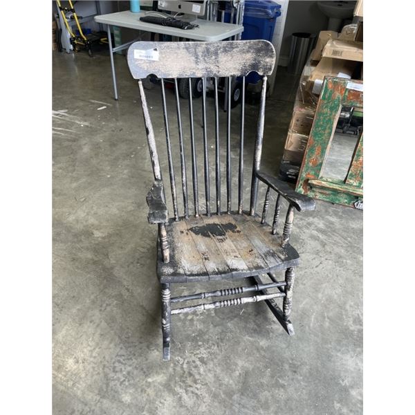 ANTIQUE ROCKING CHAIR