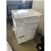 Image 4 : NEW WHITE  INSIGNIA CHEST FREEZER