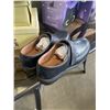Image 3 : 5 NEW PAIRS OF BLACK LEATHER GIRLS SCHOOL SHOES, ASSORTED SIZE