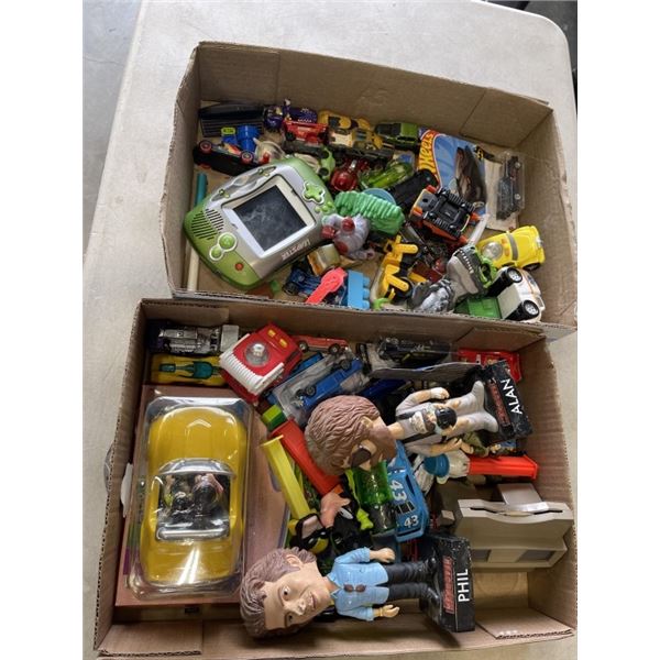 2 TRAYS OF VINTAGE KIDS TOYS AND GAMES