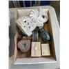 Image 2 : 2 TRAYS OF VANITY AND BEAUTY ITEMS