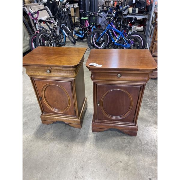 PAIR OF LEXINGTON SOLID WOOD NIGHT STANDS