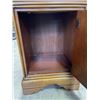 Image 3 : PAIR OF LEXINGTON SOLID WOOD NIGHT STANDS