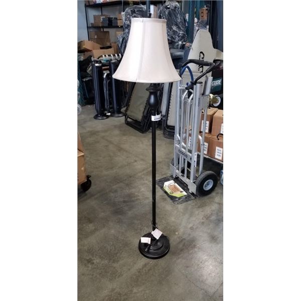 BLACK FLOOR LAMP