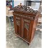 Image 2 : VINTAGE CARVED FRONT CABINET
