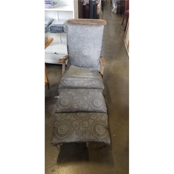 PATIO LOUNGE CHAIR
