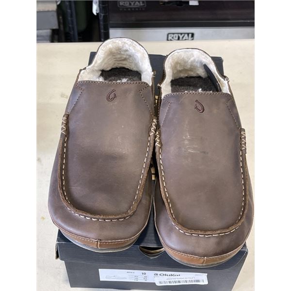 NEW OLUKAI MOLOA SLIPPER DK WOOD / DK WOOD  SIZE MENS 10