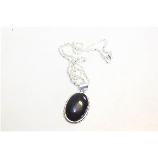 ONYX PENDANT AND 18' CHAIN