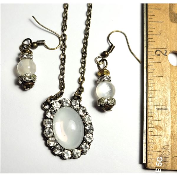 28)  VINTAGE WHITE CAT'S EYE WITH