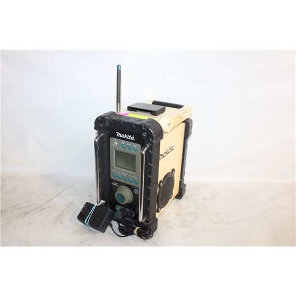 MAKITA BMR100 RADIO C/W POWER SUPPLY
