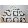 Image 1 : HANDCRAFTED CROCHET ROSE BLANKET 64" X 88"