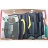 Image 1 : FLAT OF ASSORTED KNEE BRACES